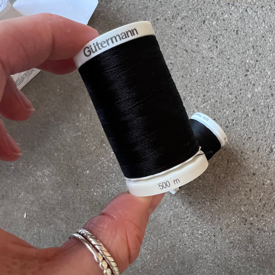 500m Black (000)- Gütermann Thread